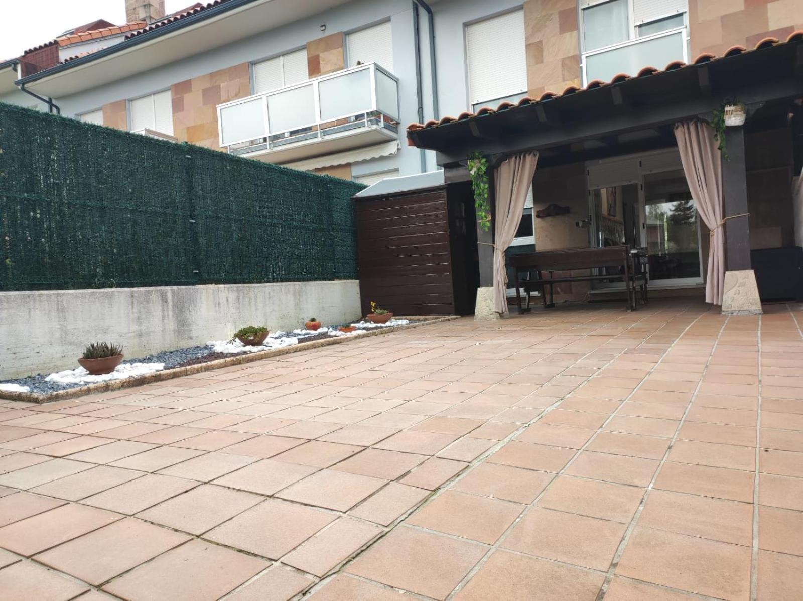 Chalet Bajo Con Jardin, Patio, Cenador Y Barbacoa. Viveda Eksteriør billede