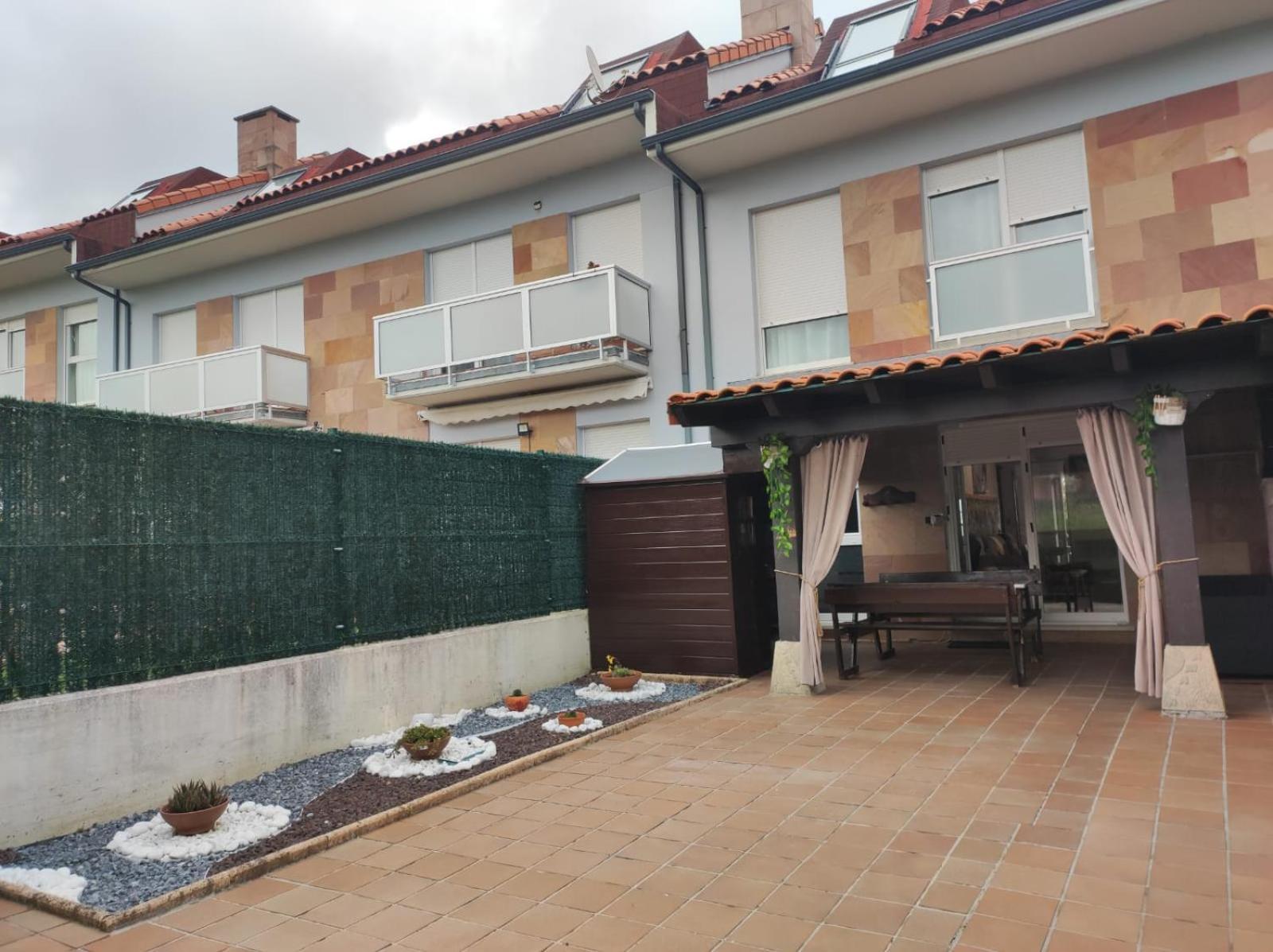 Chalet Bajo Con Jardin, Patio, Cenador Y Barbacoa. Viveda Eksteriør billede