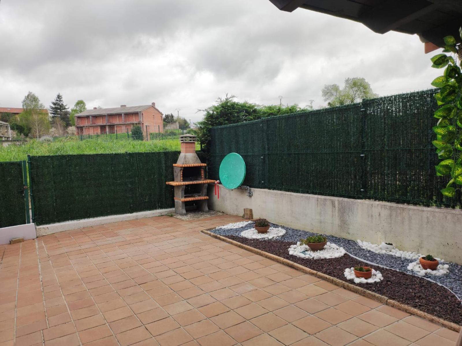 Chalet Bajo Con Jardin, Patio, Cenador Y Barbacoa. Viveda Eksteriør billede